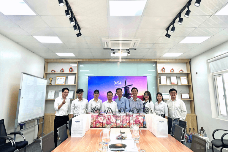 TUẤN HUY ELECTRIC TRAO QUÀ NHÂN NGÀY QUỐC TẾ THIẾU NHI 1/6